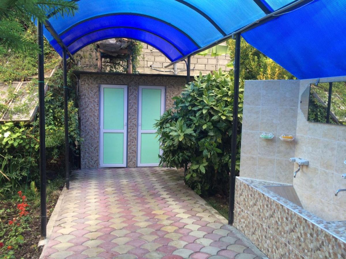 Гостевой Дом У Левы Hotell Gagra Exteriör bild