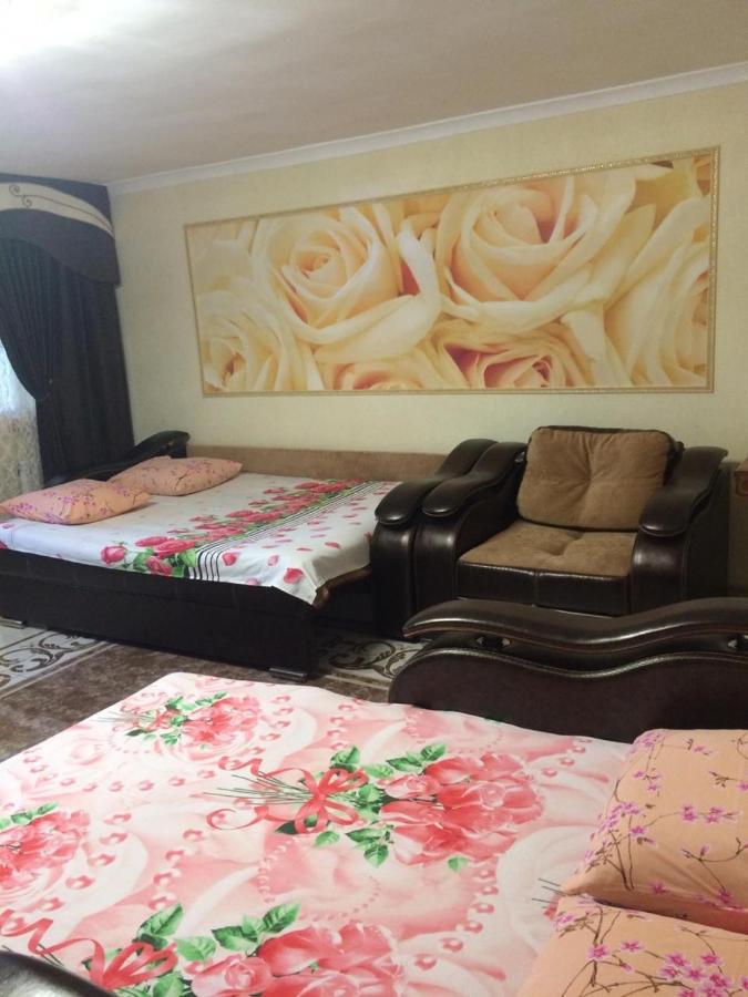 Гостевой Дом У Левы Hotell Gagra Exteriör bild