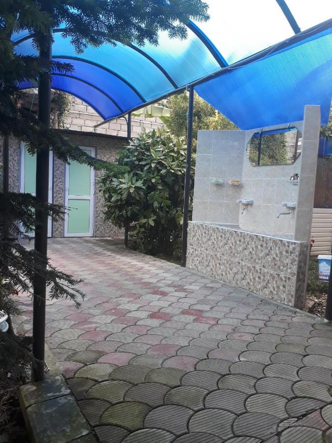 Гостевой Дом У Левы Hotell Gagra Exteriör bild