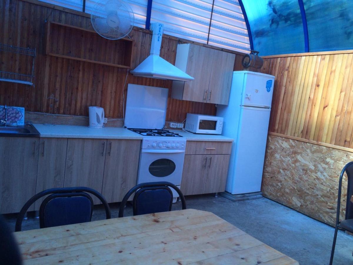 Гостевой Дом У Левы Hotell Gagra Exteriör bild