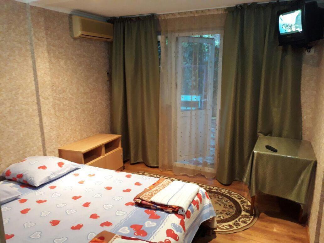 Гостевой Дом У Левы Hotell Gagra Exteriör bild