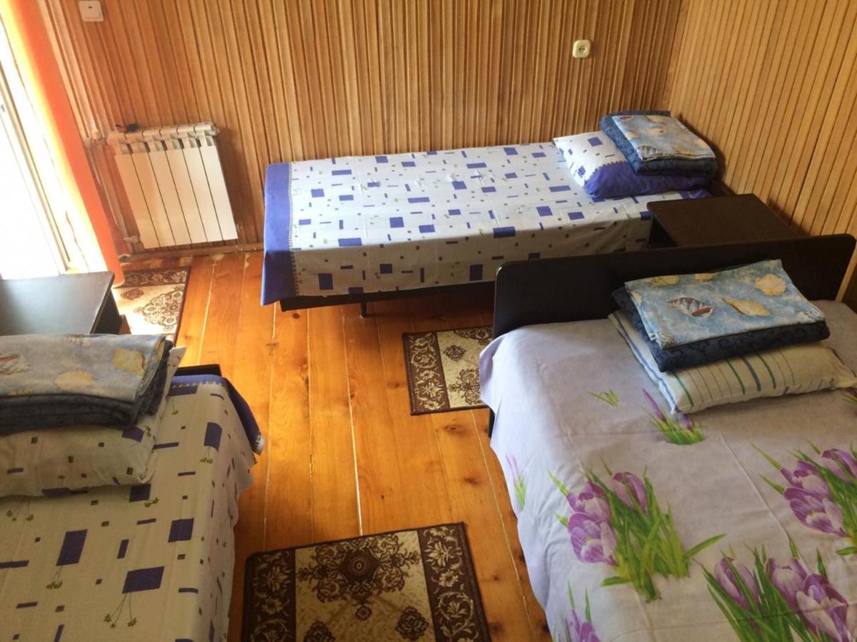 Гостевой Дом У Левы Hotell Gagra Exteriör bild