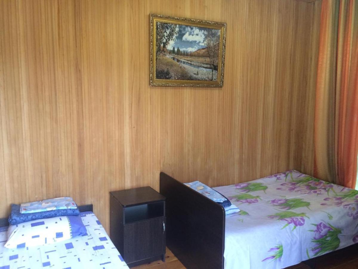 Гостевой Дом У Левы Hotell Gagra Exteriör bild