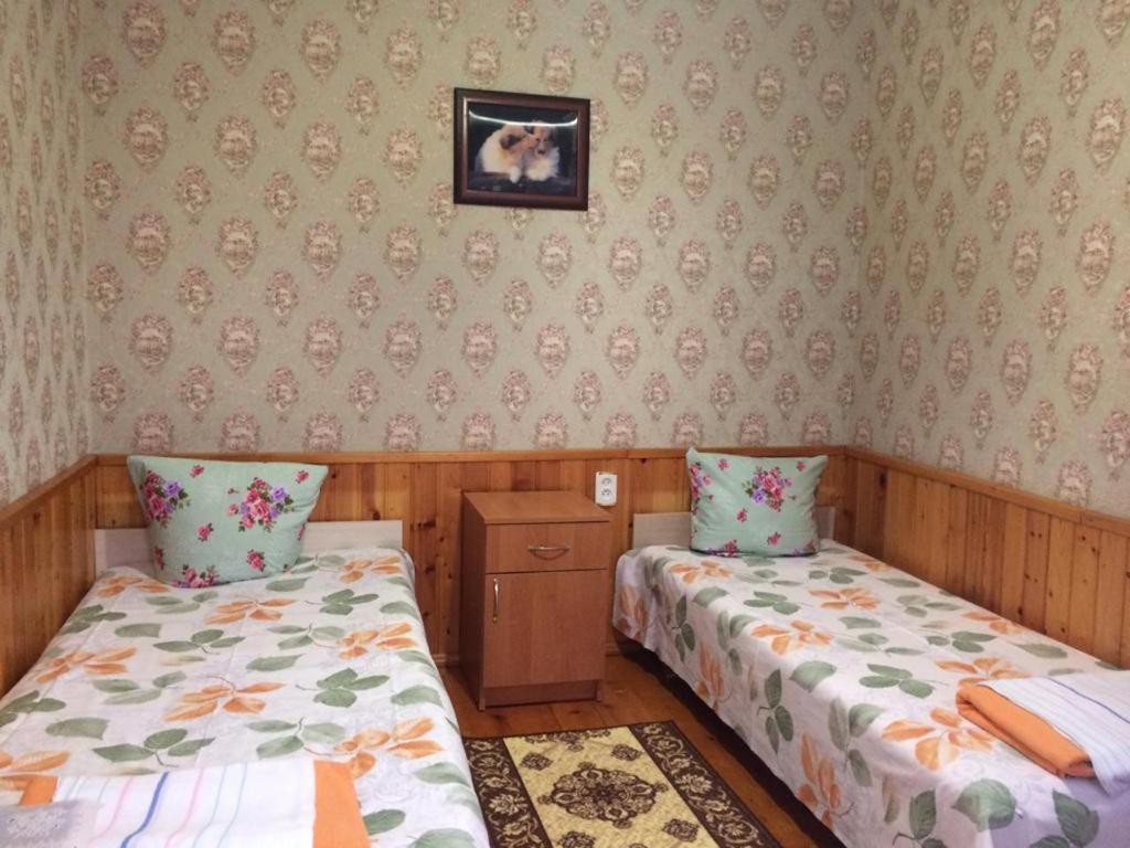 Гостевой Дом У Левы Hotell Gagra Exteriör bild