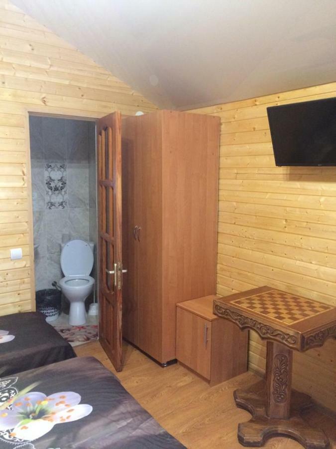 Гостевой Дом У Левы Hotell Gagra Exteriör bild