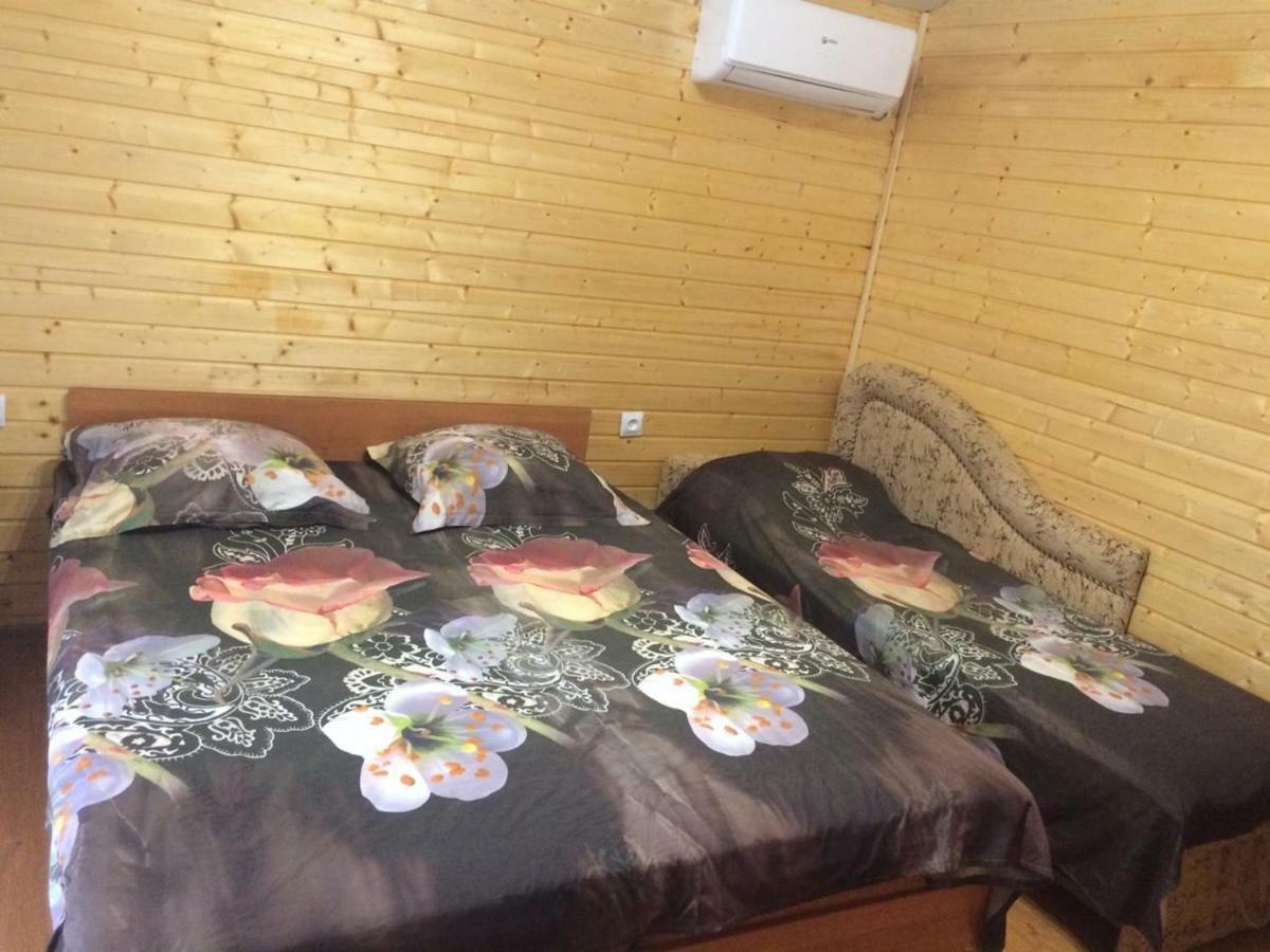 Гостевой Дом У Левы Hotell Gagra Exteriör bild