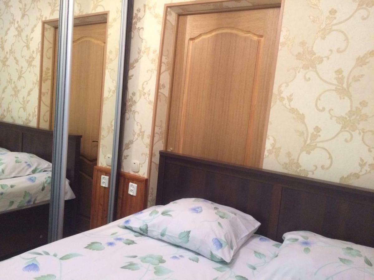 Гостевой Дом У Левы Hotell Gagra Exteriör bild