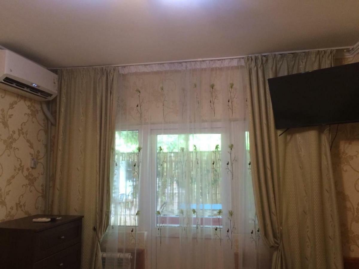 Гостевой Дом У Левы Hotell Gagra Exteriör bild